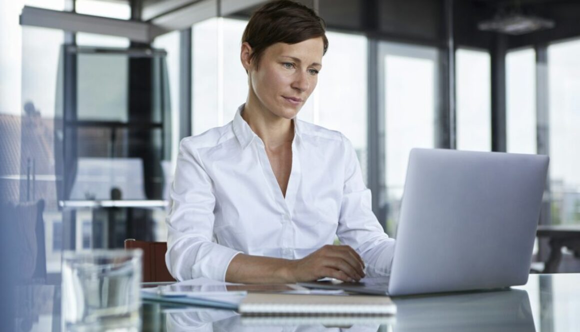 Glas-Schreibtische für das Homeoffice – Stilvoll und funktional arbeiten